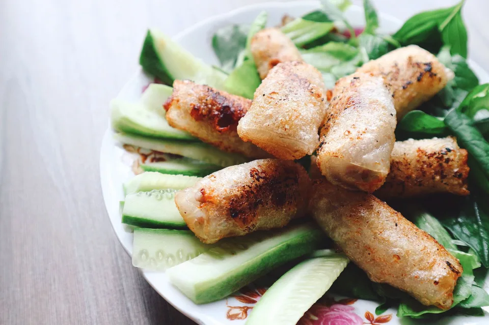 Bàn ăn tại Ngon Lại Đến